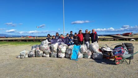 Ripulito il porto a secco: raccolti 600 kg di rifiuti