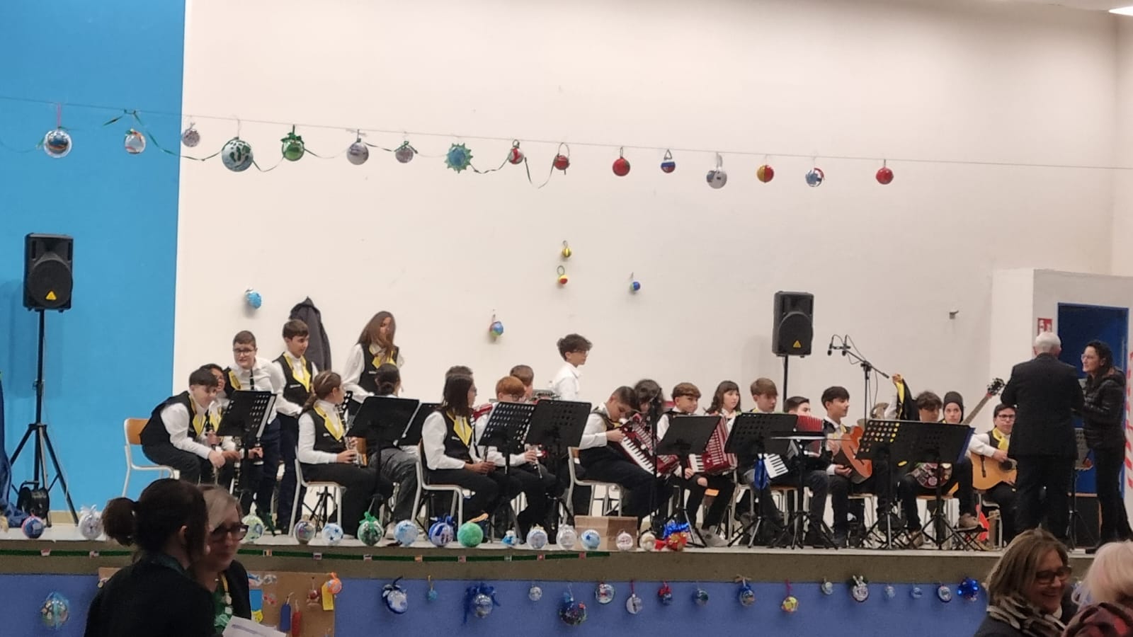 Villapiana, applausi per la recita della “Pascoli”: la magia del Natale negli occhi dei bambini