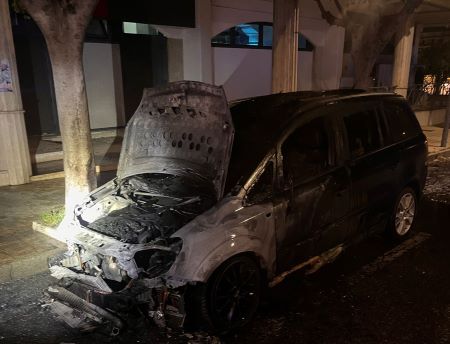 E’ già emergenza roghi: il 2026 si apre con un’auto in fiamme in via Bianchi