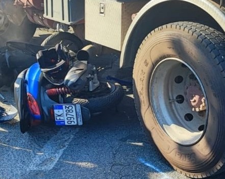Incidente nel pomeriggio a Corigliano: scontro tra moto e autobotte comunale in via Santa Lucia