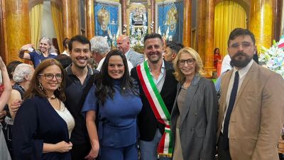 Dal centro storico all’America Latina: l’Achiropita diventa una lirica senza confini