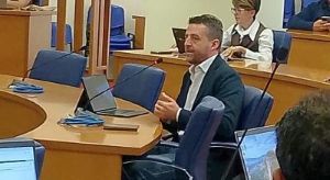 Scontro sui fondi per le fusioni: il sindaco Stasi in Commissione regionale frena l’abrogazione della legge 15