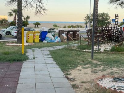 Schiavonea, degrado e sicurezza all’area giochi di Piazzetta Portofino: l’appello di Progetto Humus all’Amministrazione