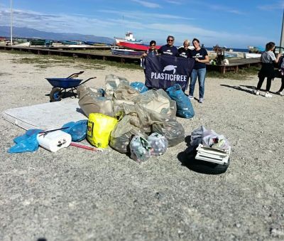 Schiavonea: oltre tre quintali di rifiuti raccolti nell’iniziativa Plastic Free – Second Chance